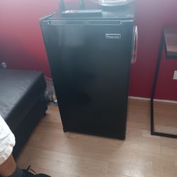 Compact Refrigerator 