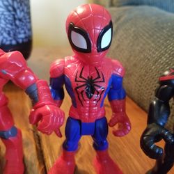 Action figurines 