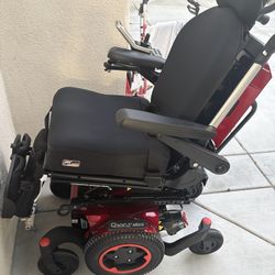 Quickie Q300 M Mini Power Wheelchair Seat Lift, Tilt, Recline & Legs