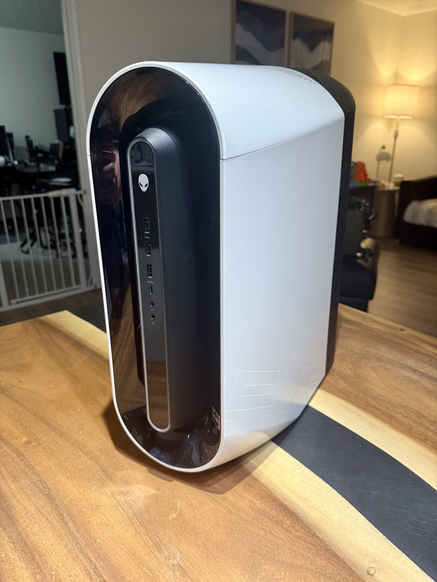 Alienwere Aurora R11 Ryzen 7 RTX 2060 Super with Liquid CPU Cooler