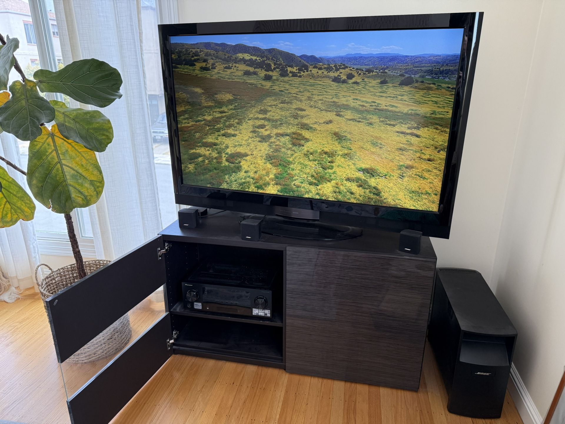 All in One Package - TV - VIZIO 55" 240Hz 1080p - Bose Sound System and Pioneer Receiver - Subwoofer And TV Stand Included!