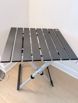 Foldable table