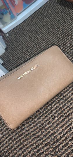 Authentic mk wallet in excellent condition