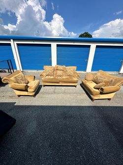 Living Room Set Sofa Loveseat ChairVictorian Style W/ Matching Pillows‼️$150‼️DELIVERY AVAILABLE
