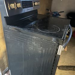 Selling 1.5 year old Flat top Glass top Electric Stove