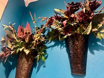 Hanging flower vase with Flowers