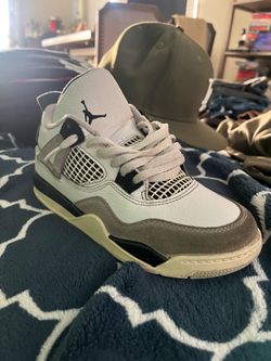 Kids Jordan 4 Retro size 1.5y