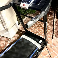 Treadmill, auto incline, high end, folds, lots of workouts setting