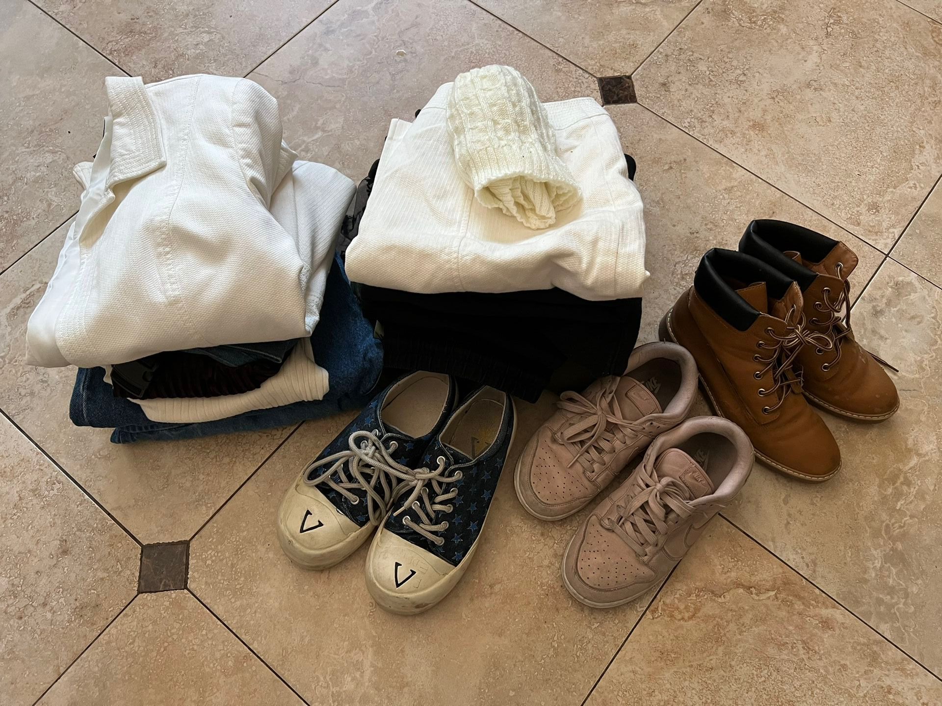 Lots Of Women’s Clothing Size Large 