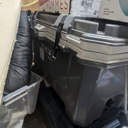 
Igloo Blue IMX 70 Qt Lockable Insulated Ice Chest Injection Molded Cooler
