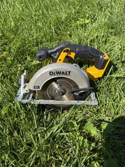 20V MAX Cordless 6-1/2 in. Circular Saw