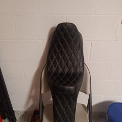 Black Drag Specialist Seat for Harley Davidson Motorcycle 