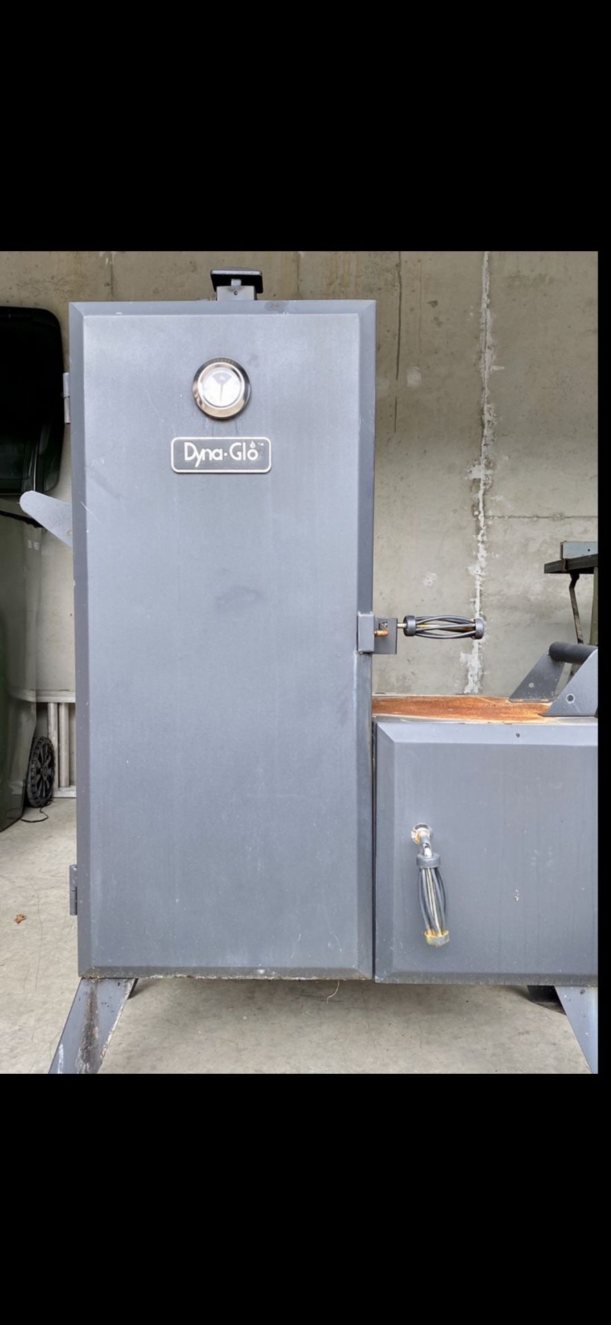 Dyna-Glo Vertical Smoker Plus Additional Brand New Smoker Box