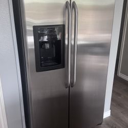 GE Stainless Refrigerator Water Ice Dispenser