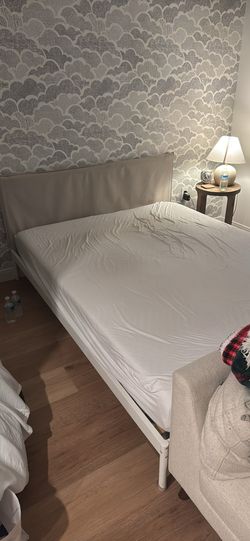 Queen mattress free