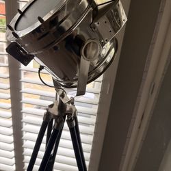 Trinity Glow Tripod Lamp 