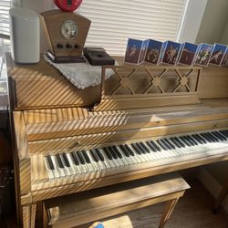 Wurlitzer upright standing piano