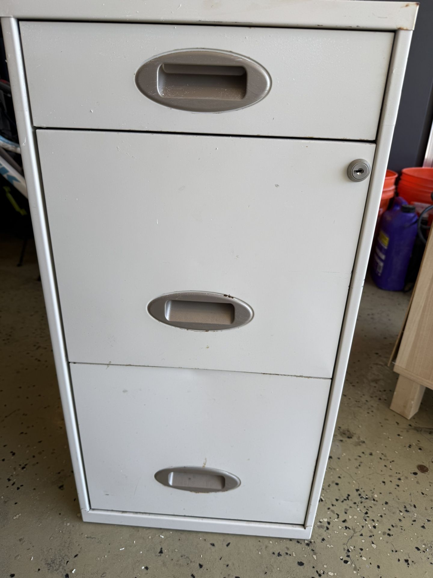 Metal 3 Drawers- In Great Conditions