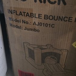 klỏ kick

INFLATABLE BOUNCE
Modei No.: AJ0101C
Model: Jumbo

