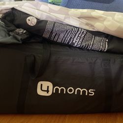 4Moms Pack And play With bassinet And Sheets