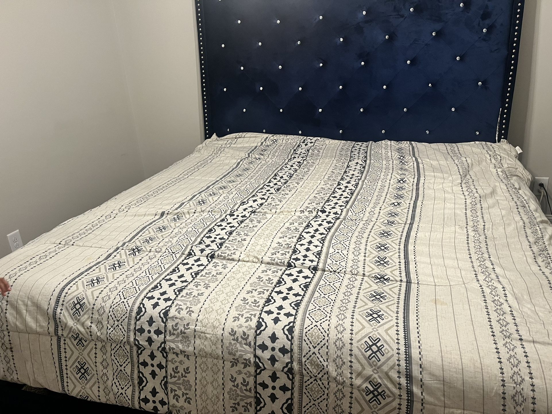 King size Bedframe W Or Without Bed