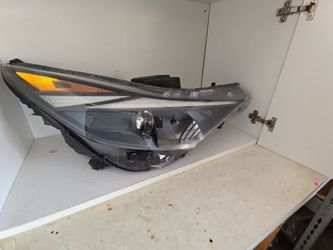 2021 to 2023 HYUNDAI ELANTRA OEM RIGHT SIDE HEADLIGHT