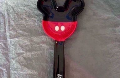 NEW DISNEY MICKEY MOUSE RESTING SPOON