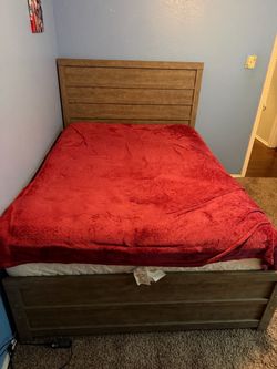 Culverbach Queen Panel Bedframe