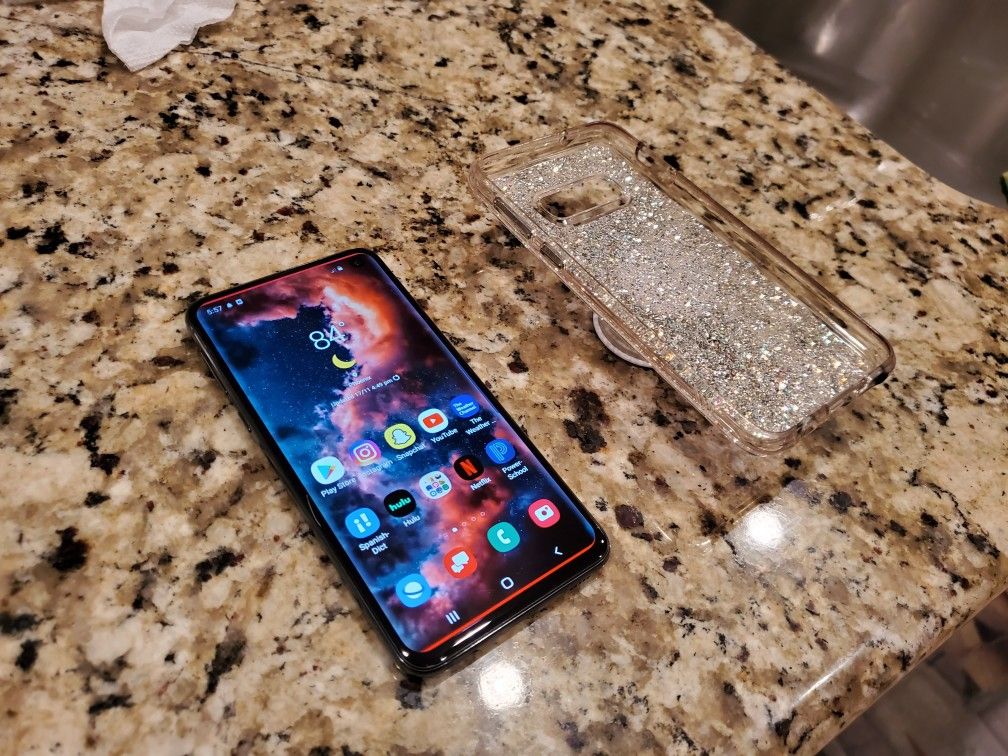 Excellent Condition Samsung Galaxy S10e Clean Esn and Paid Off