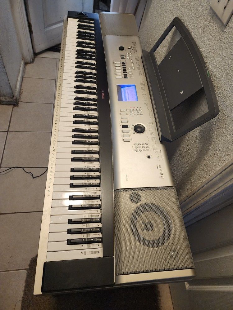 YAMAHA YPG-535  NUMBER OF KEYS 88 WITH STAND AND POWER CORD WORK EXCELLENT IS LIKE NEW 