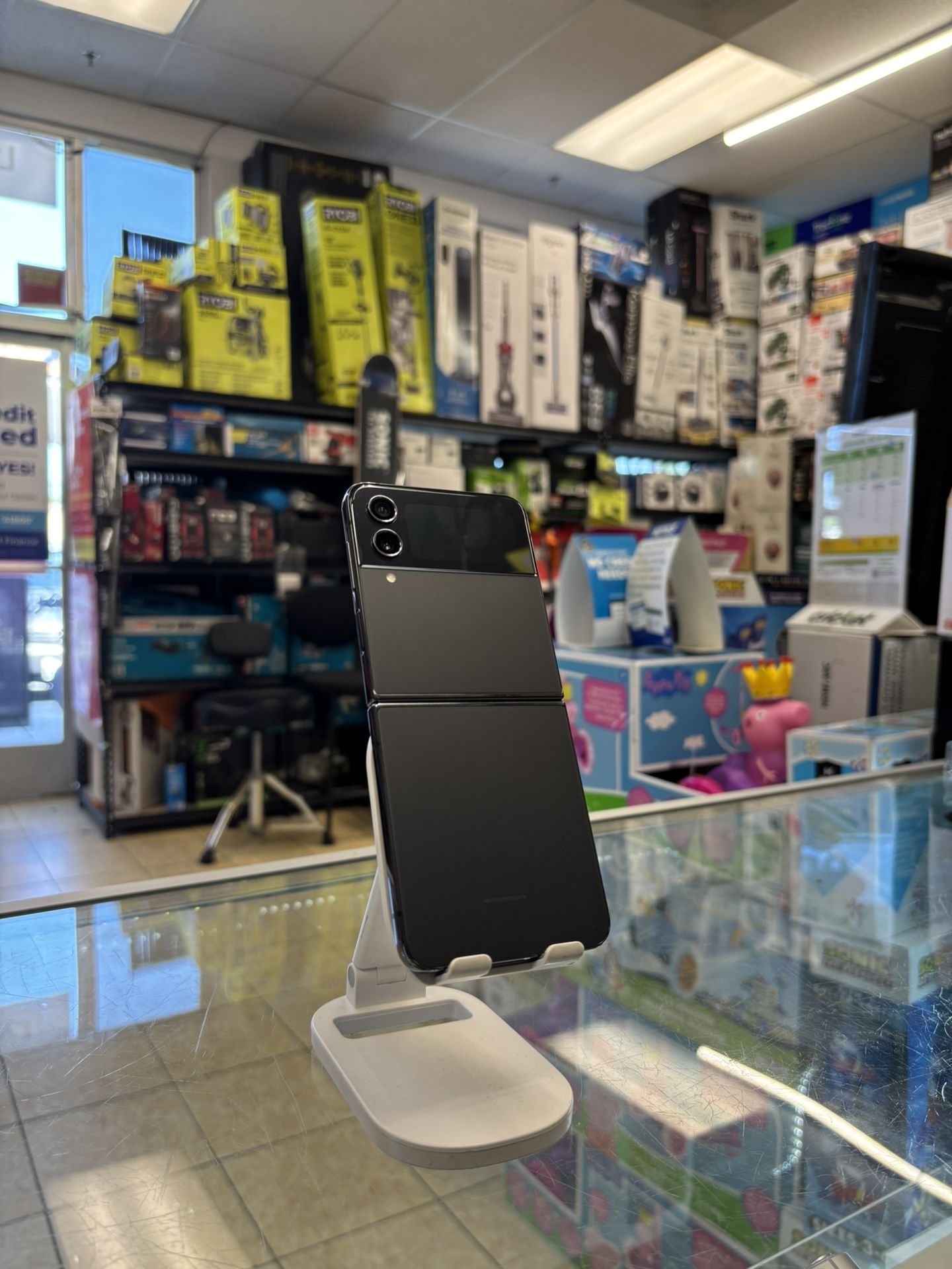 Samsung Galaxy Flip 4128GB (AT&T)