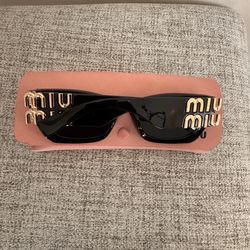 Miu Miu SMU09W Black Sunglasses Gold Logo Arms Cat Eye Made in Italy