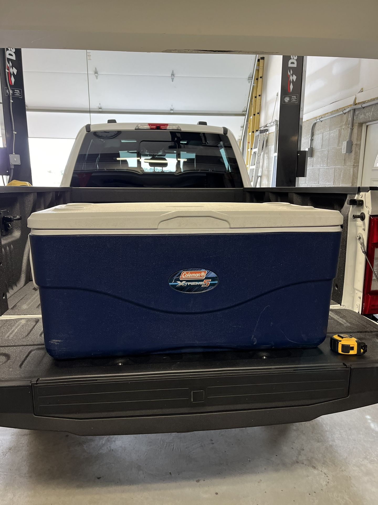 Coleman cooler 165 Qt.