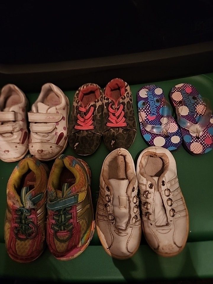 Girls big lot of tennis shoes, left to right, 5, 6, 7, 7.5 front one is missing a strap, tongs missing sime on heel, see pic. East or west. All for $