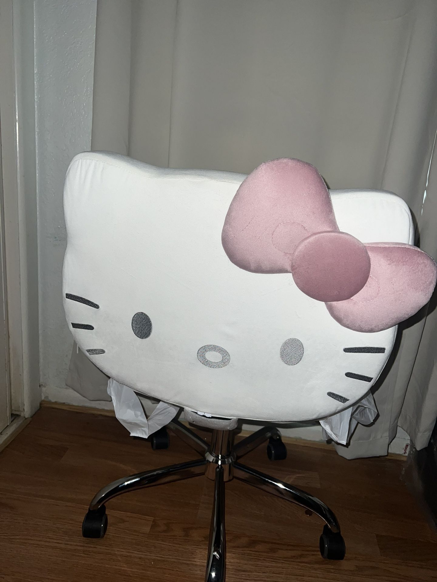 White Hello Kitty Chair 