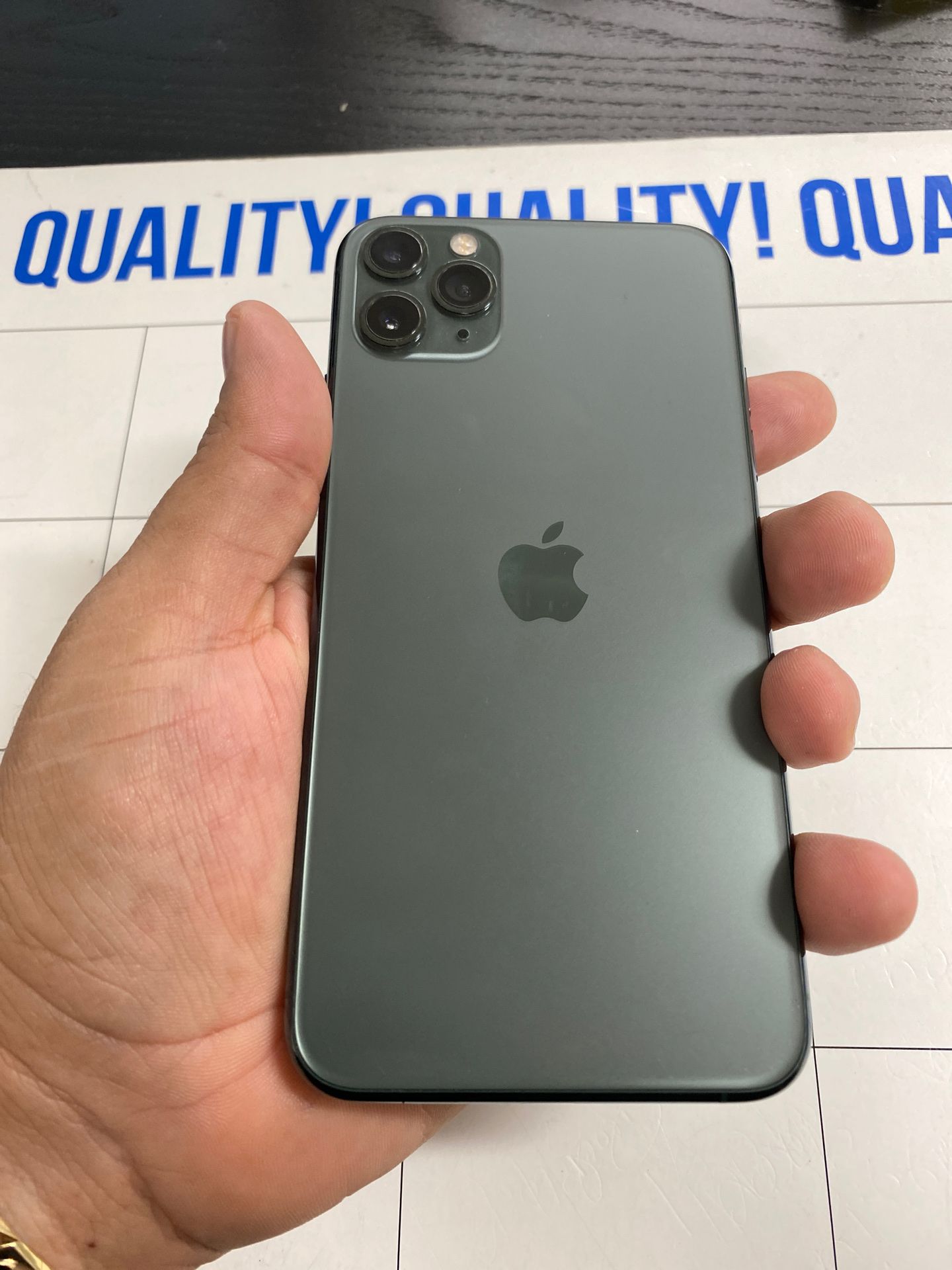 iPhone 11 Pro Max 256GB T-Mobile network only Metro PCS / Simplemobile/ ultra mobile/ lyca mobile/ T-Mobile network only The phone is ready to use