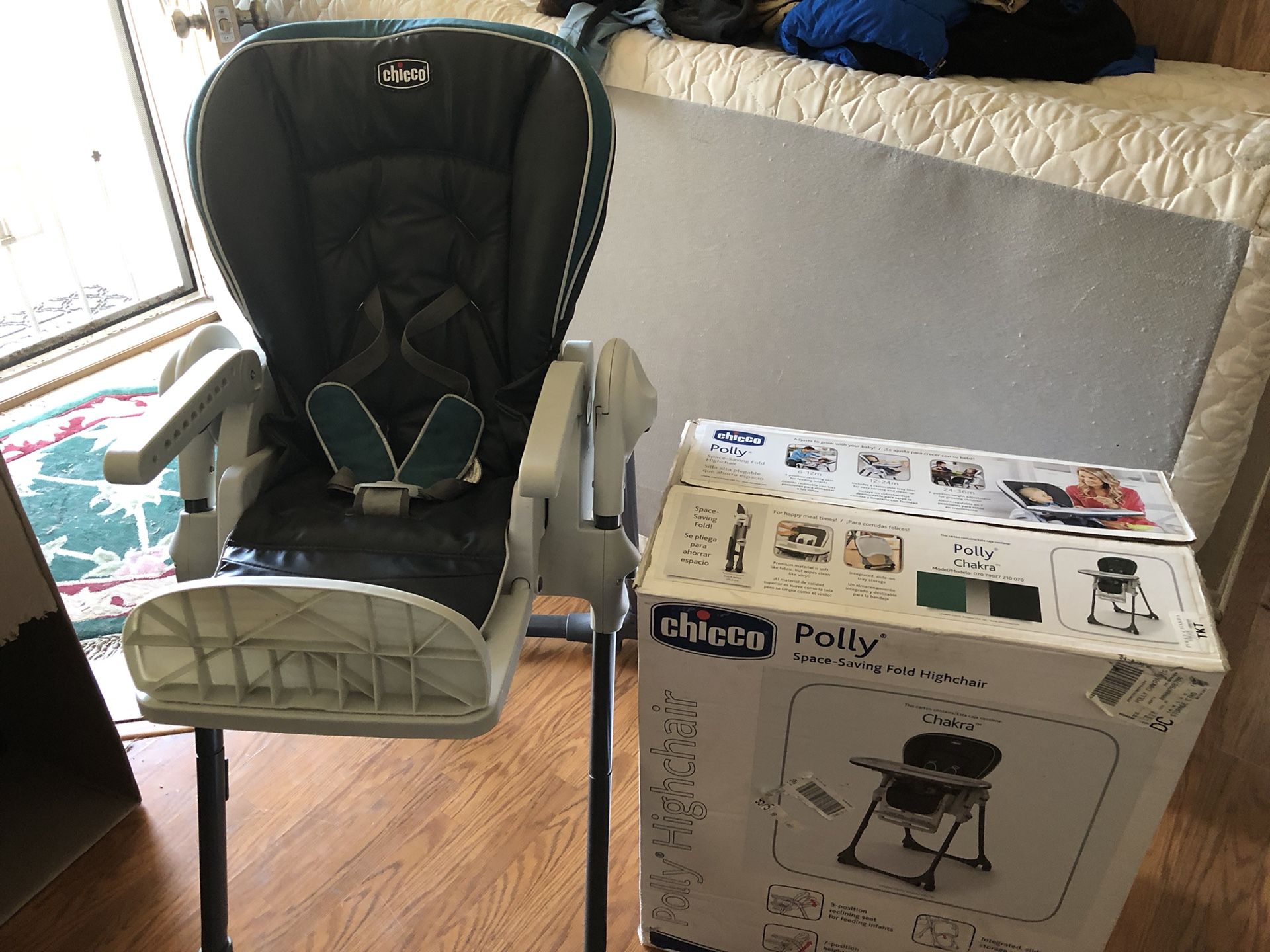 Chicco Polly Highchair $80 Amazing Deal Retails $159.99 Asking $80