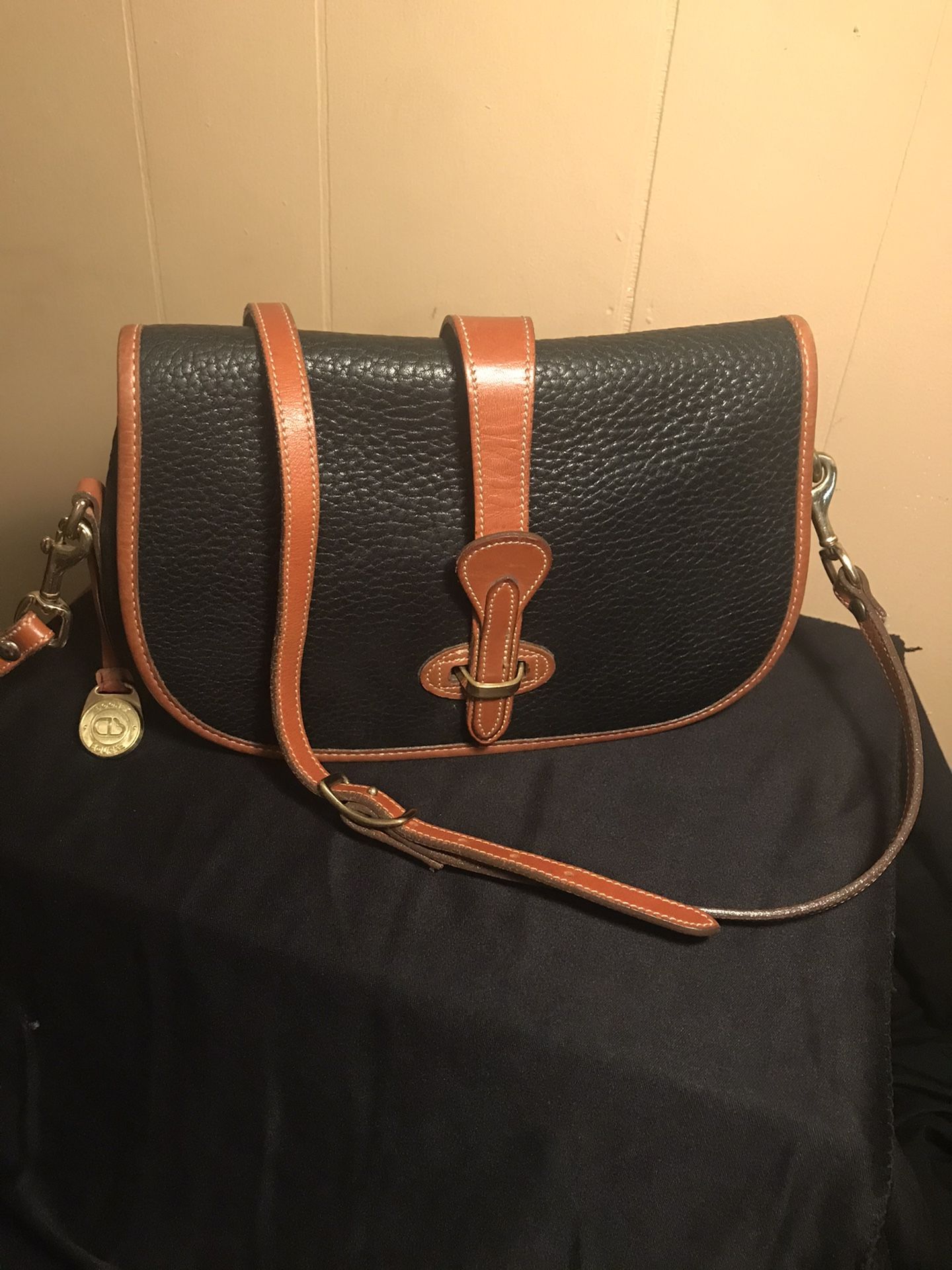 Dooney & Bourke Leather Crossbody Handbag