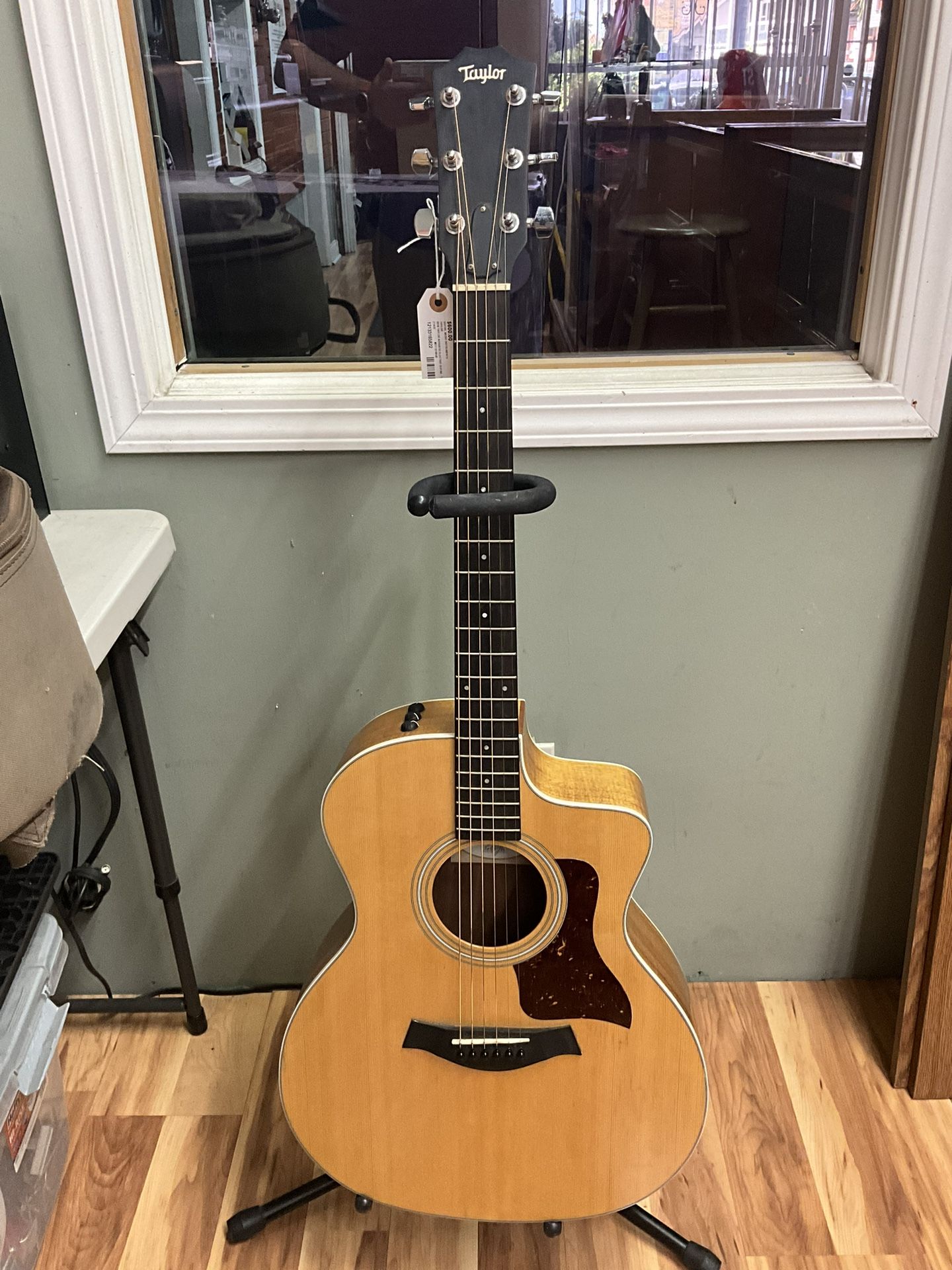 Taylor 214CE 6-String Acoustic Guitar W/ Guitar Case