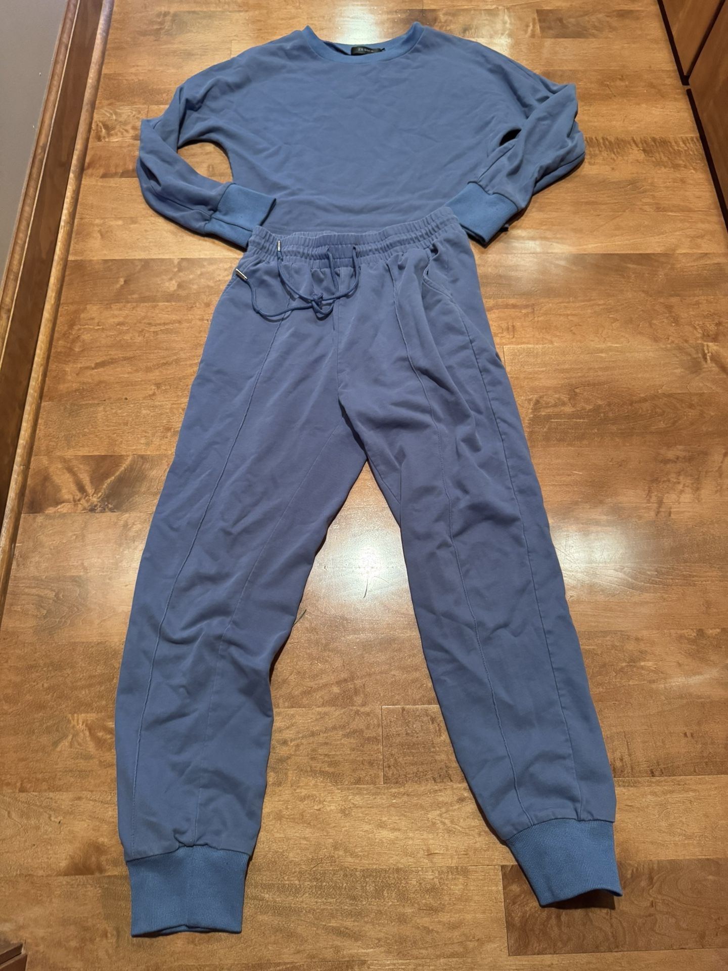Woman’s boutique matching jogger set shipping available