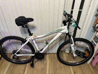 Specialized Myka Moutain Bike