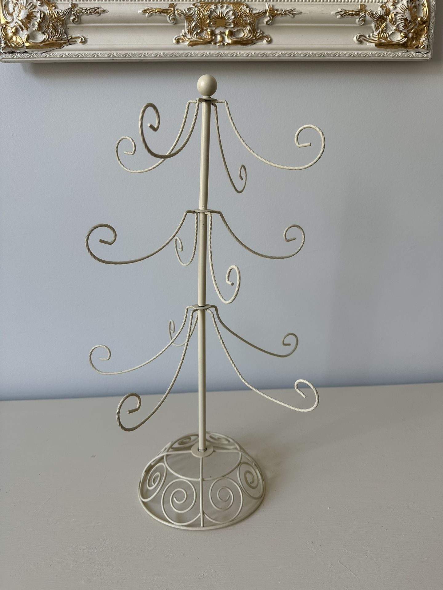 Vintagew White Jewelry Stand – Elegant Display for Necklaces & Accessories