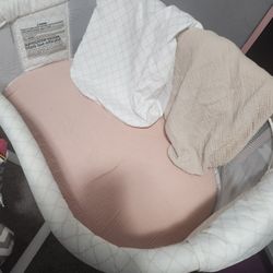 Baby Bassinet With Swivel 
