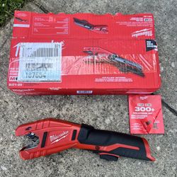 Milwaukee Copper M12 12V Lithium-Ion Cordless Copper Tubing Cutter (Tool-Only)  80$ 