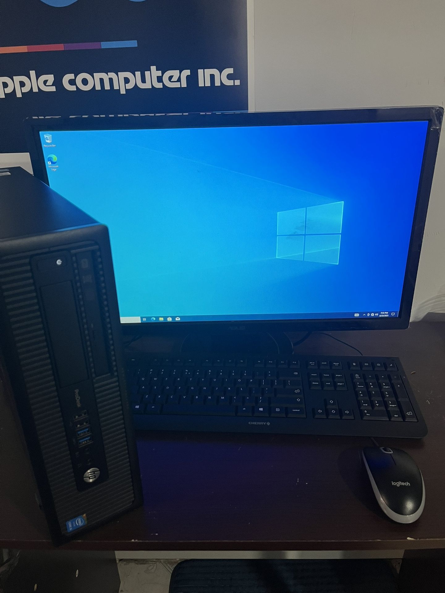 HP Desktop Tower PC Setup Monitor Keyboard Mouse and Cables