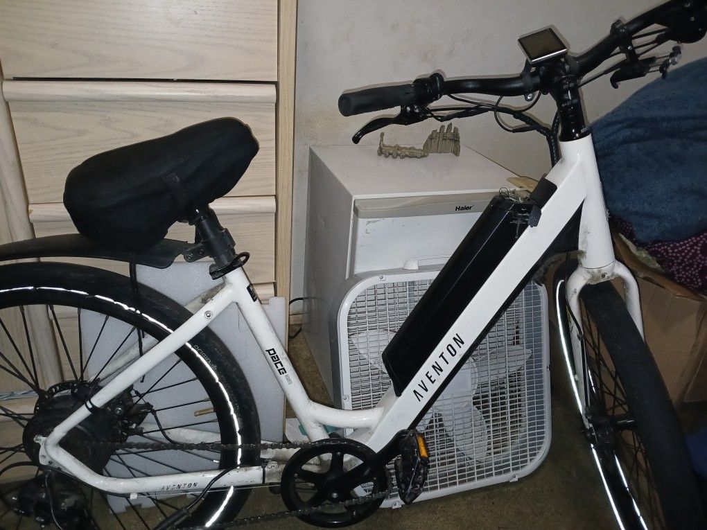 E-Bike Aventon Pace 350 Step THROUGH