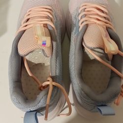 Women Sneakers Size 7.5