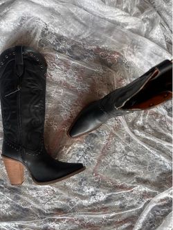 Dingo cowboy boots size 8 1/2