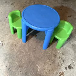 Little Tikes Table And 2 Chairs 