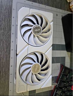 ASUS RTX 4070 SUPER - Dual fan